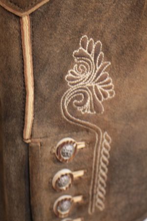 Pezzo D'oro Herren Lederhose Mit Gürtel, Kurz Braun Antikfinish Ziegenvelourleder