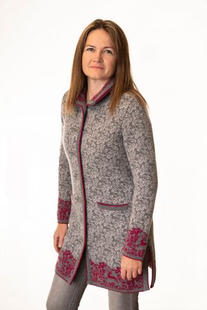 Pezzo D'oro Pezzo D'oro Damenstrickmantel,Grautöne Mit Dunkelpinken Akzenten, Nachhaltig Produziert,made In Bayern, Merinowolle