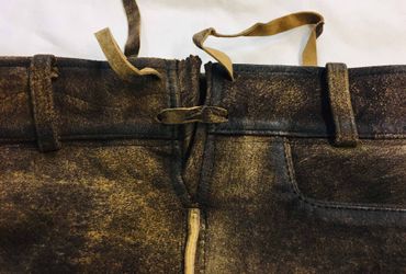 Pezzo D'oro Trachtenlederhose Kurz, Mit Gürtel Bayernwappen, Antikfarben Braun Wildbock