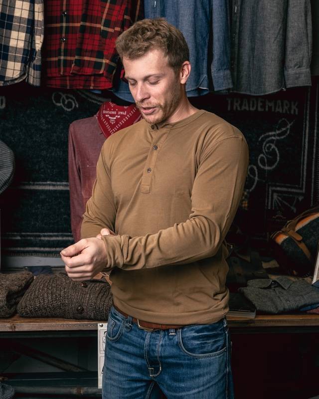 Pike Brothers 1927 Henley Shirt Long Sleeve Mojave Brown
