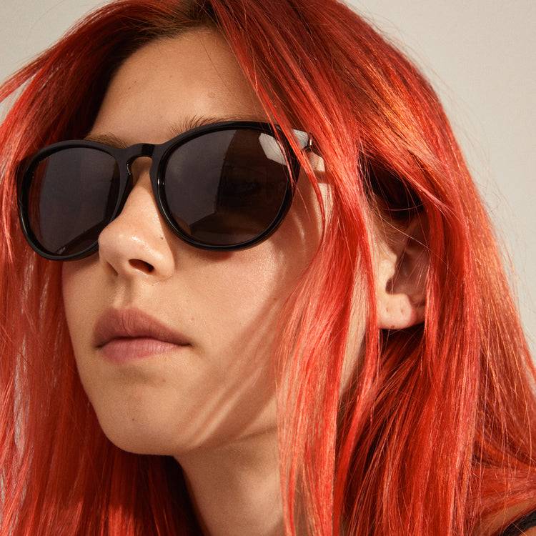 Pilgrim CAMILLA Recycelte Klassische Sonnenbrille Schwarz