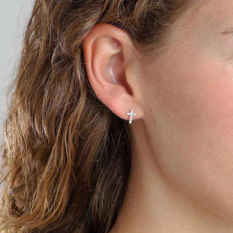 Pilgrim CLARA Recycelte Kristallkreuz-Ohrringe, Versilbert