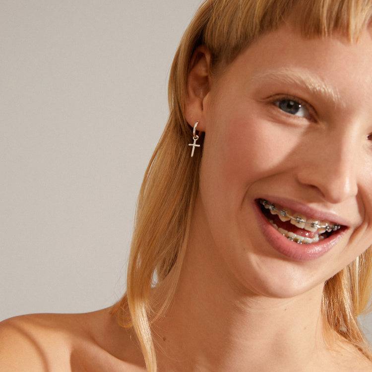 Pilgrim DAISY Recycelte Creolen Mit Kreuz Versilbert