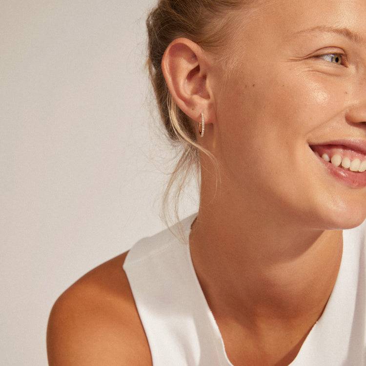 Pilgrim EBNA Mittelgroße Kristall-Creolen, Vergoldet