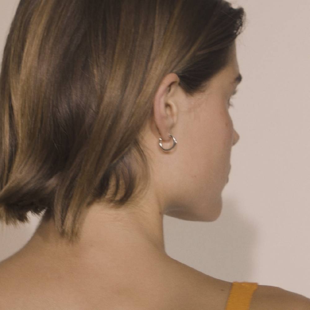 Pilgrim EDWINA Recyc. Huggie-Creolen Im Chunky-Design, Versilbert