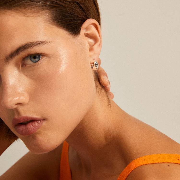 Pilgrim EDWINA Recyc. Huggie-Creolen Im Chunky-Design, Versilbert