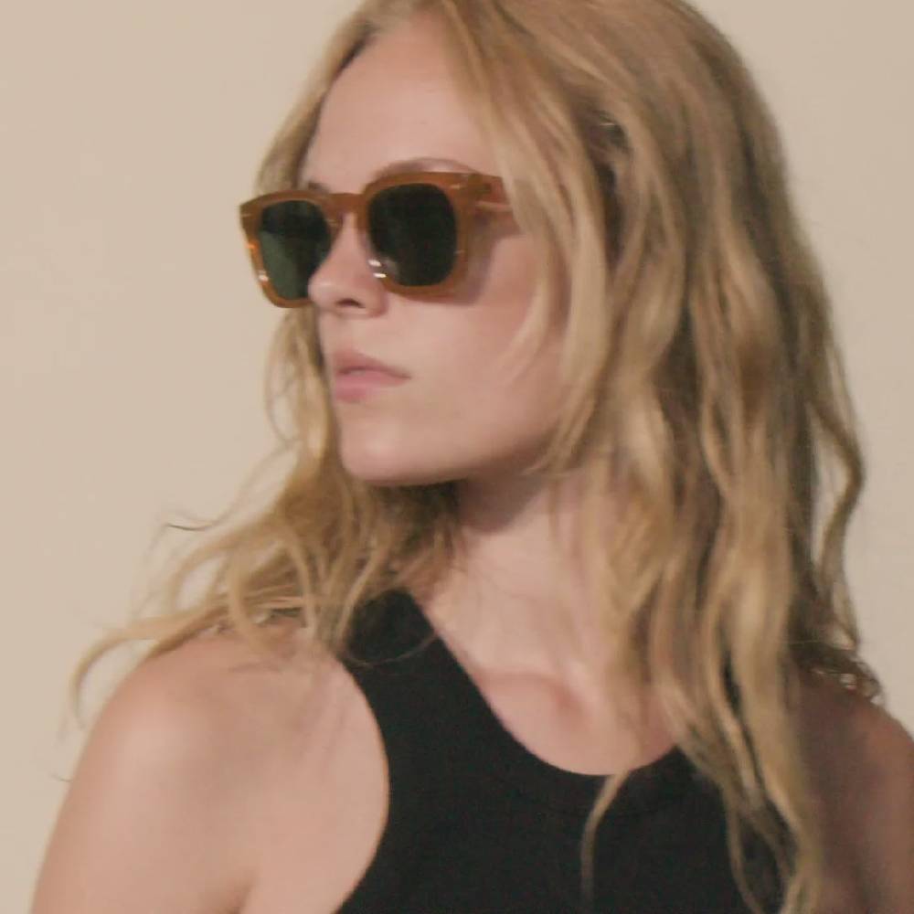 Pilgrim ELETTRA Ikonische Retro-Sonnenbrille Karamellbraun