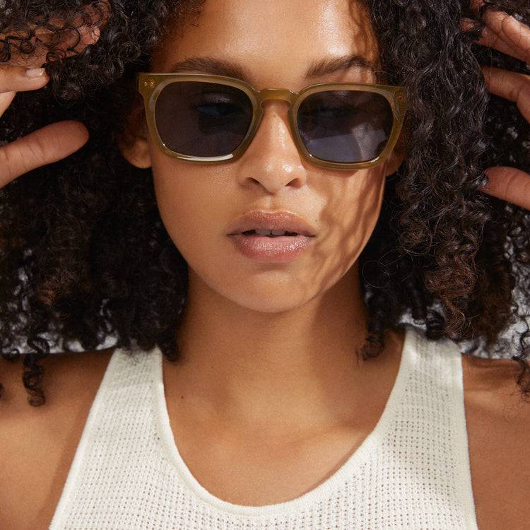 Pilgrim ELETTRA Ikonische Retro-Sonnenbrille Kristallgrün