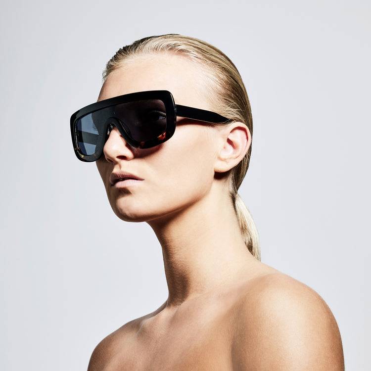 Pilgrim FIDELIA Oversized Shield-Sonnenbrille, Schildpatt Dunkel