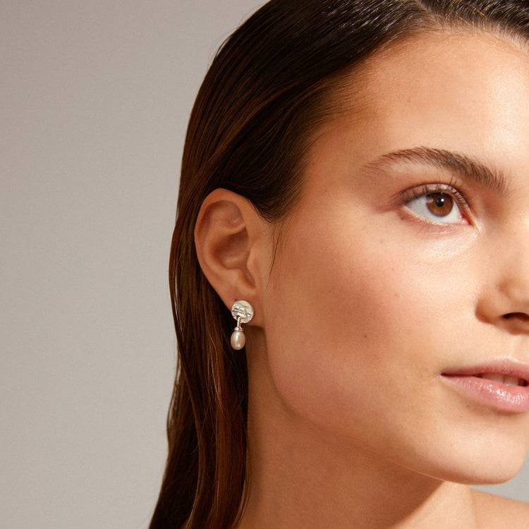 Pilgrim HEAT Recycelte Süßwasserperlen-Ohrringe Versilbert