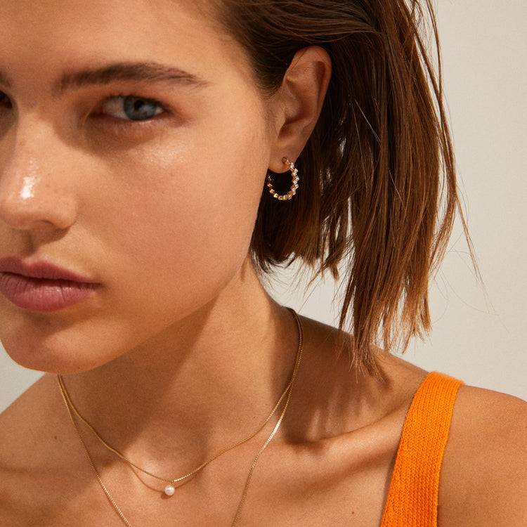 Pilgrim JOLENE Recycelte Gewellte Kristall-Creolen, Vergoldet