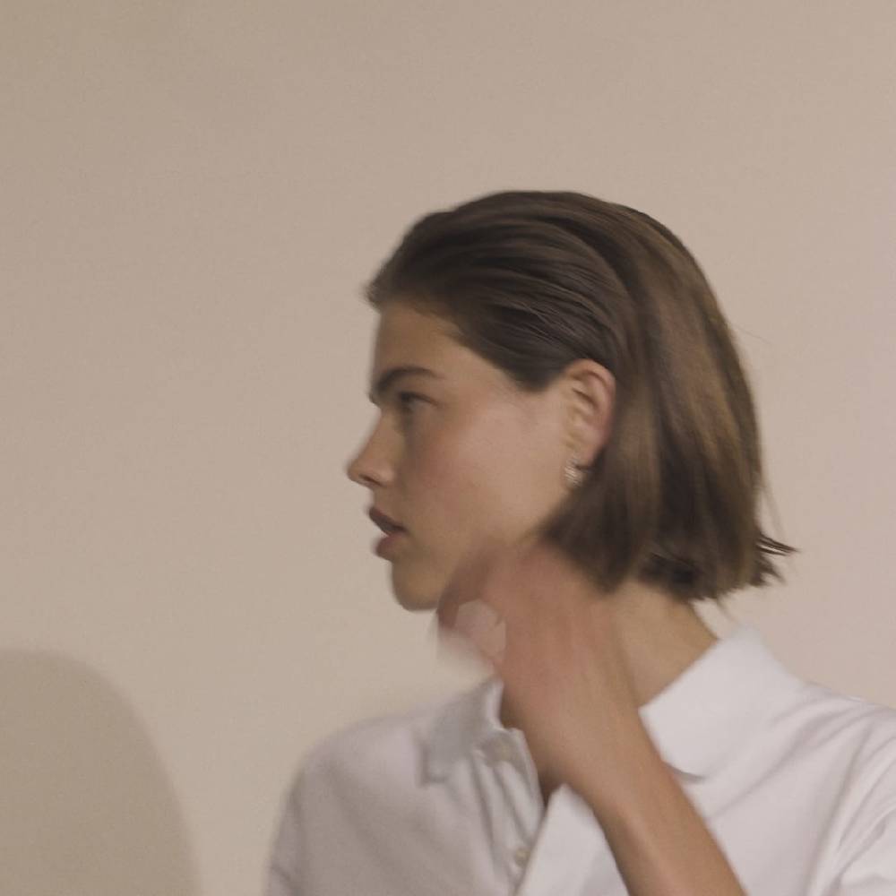 Pilgrim JOLENE Recycelte Gewellte Kristall-Creolen, Versilbert