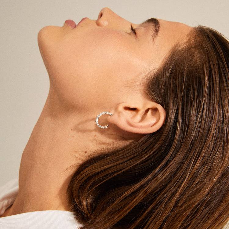 Pilgrim JOLENE Recycelte Gewellte Kristall-Creolen, Versilbert