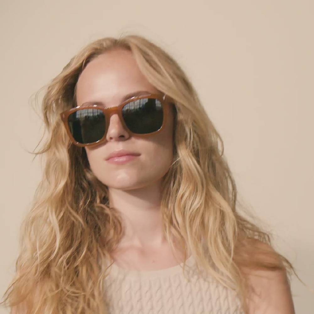 Pilgrim KATYA Ikonische Retro-Sonnenbrille Karamellbraun