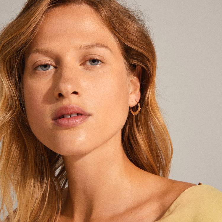 Pilgrim KIKU Recycelte Halbe Creolenohrringe, Vergoldet