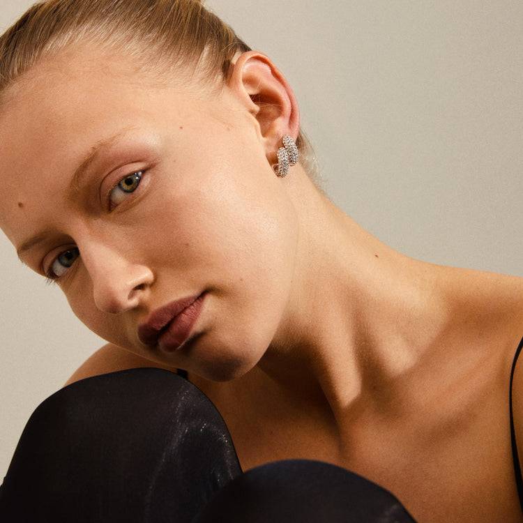 Pilgrim LONA Recycelte Chunky Kristall-Huggie-Hoops, Versilbert