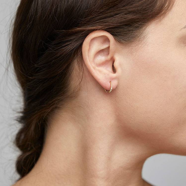 Pilgrim ABRIL Kristall-Huggie-Hoops Vergoldet