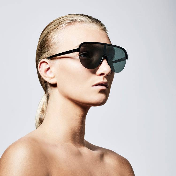 Pilgrim BINNIE Shield Sonnenbrille Schwarz