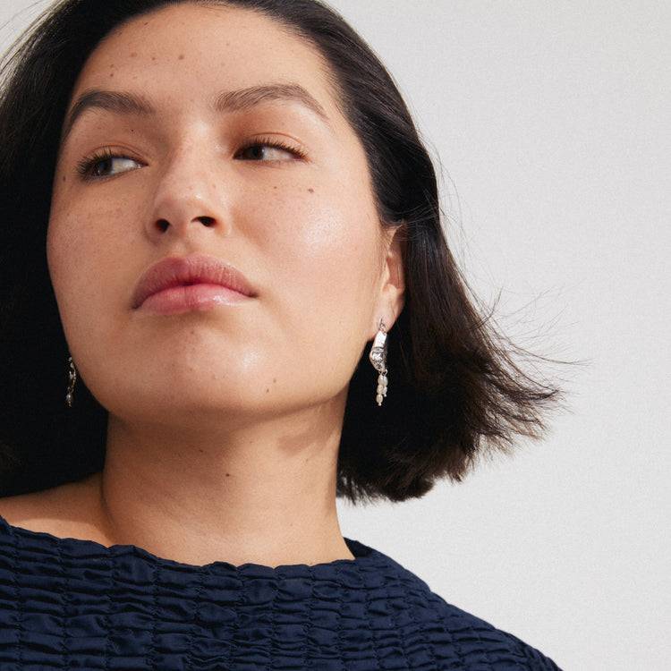 Pilgrim BLOOM Recycelte Ohrringe, Weiß/Versilbert