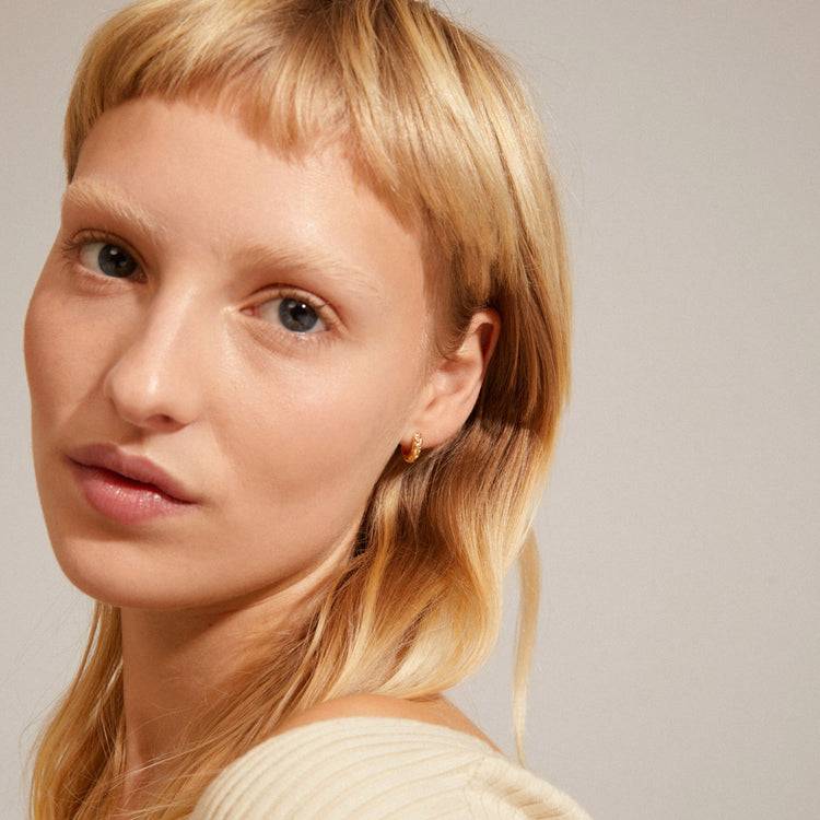 Pilgrim CARLA Recycelte Huggie-Creolen Vergoldet