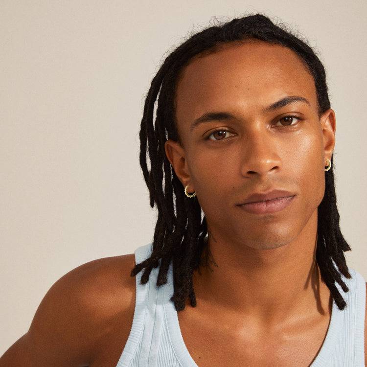 Pilgrim EKTA Huggie-Perlen-Creolen, Vergoldet