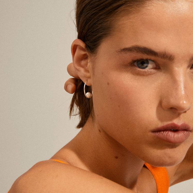 Pilgrim ELINE Recycelte Perlen-Creolen, Versilbert