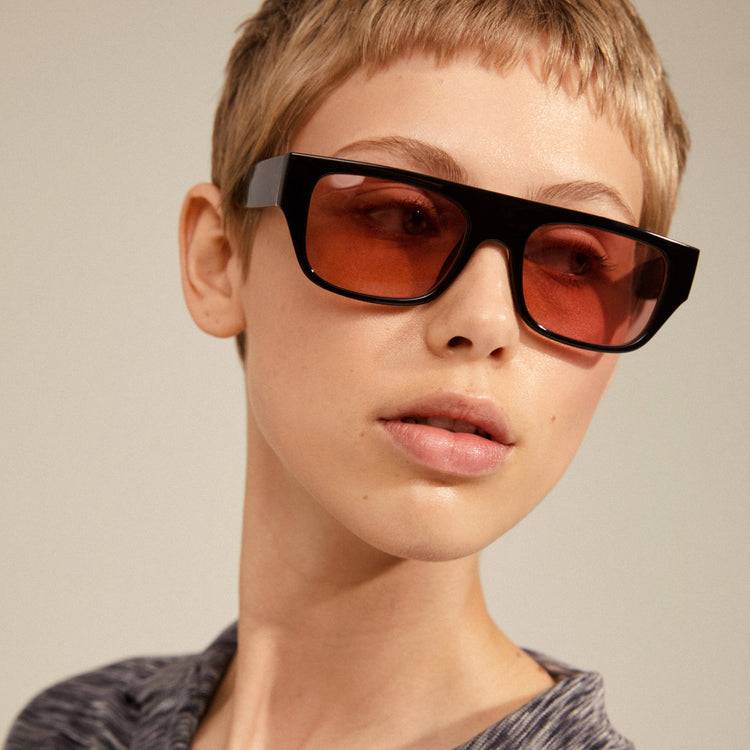 Pilgrim ENIEL Recycelte Sonnenbrille Schwarz/Gold