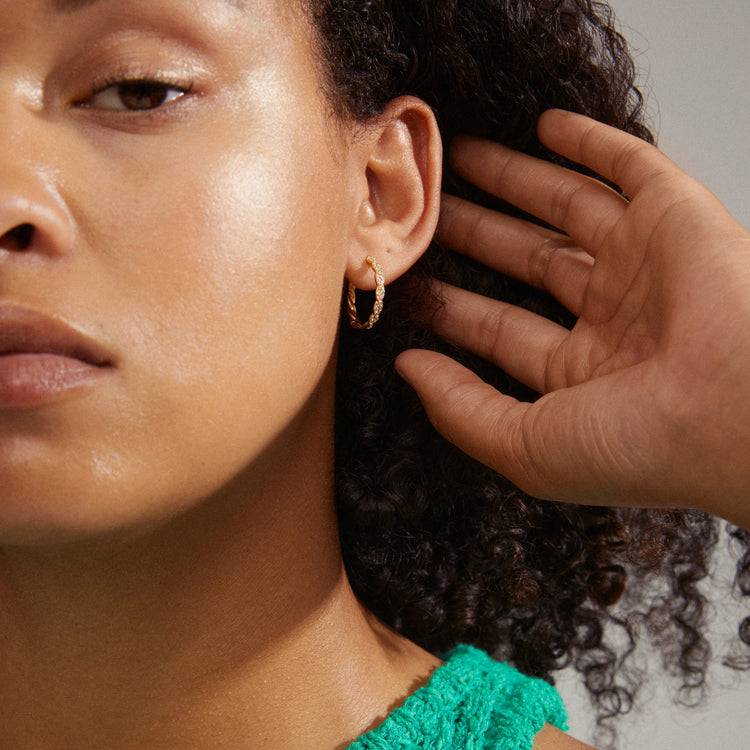 Pilgrim EZO Verdrehte Kristall-Creolen, Vergoldet