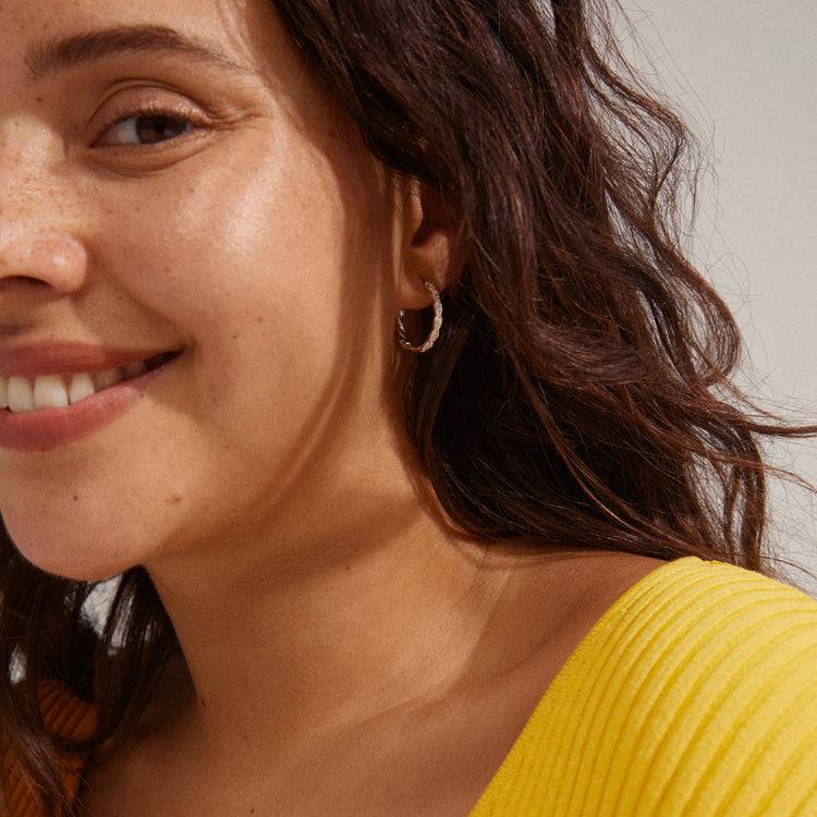 Pilgrim EZO Verdrehte Kristall-Creolen, Versilbert