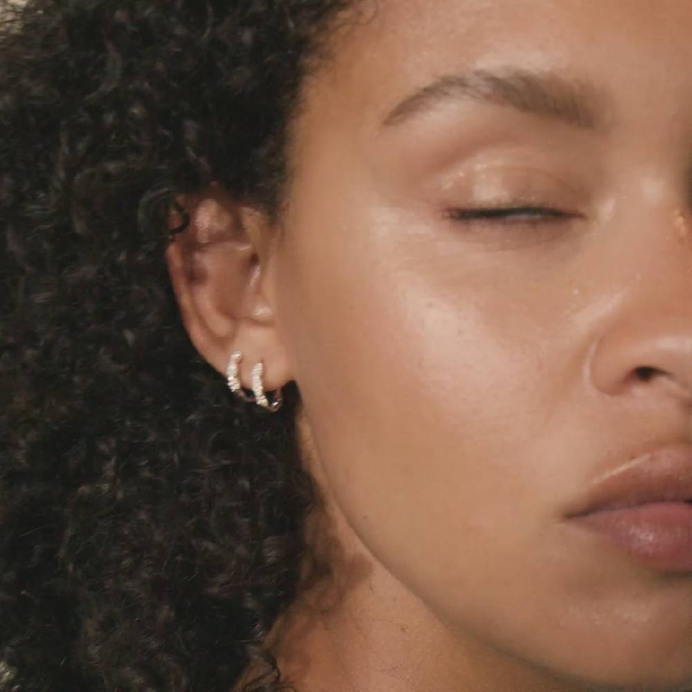 Pilgrim EZO Verdrehte Kristall-Creolen, Versilbert