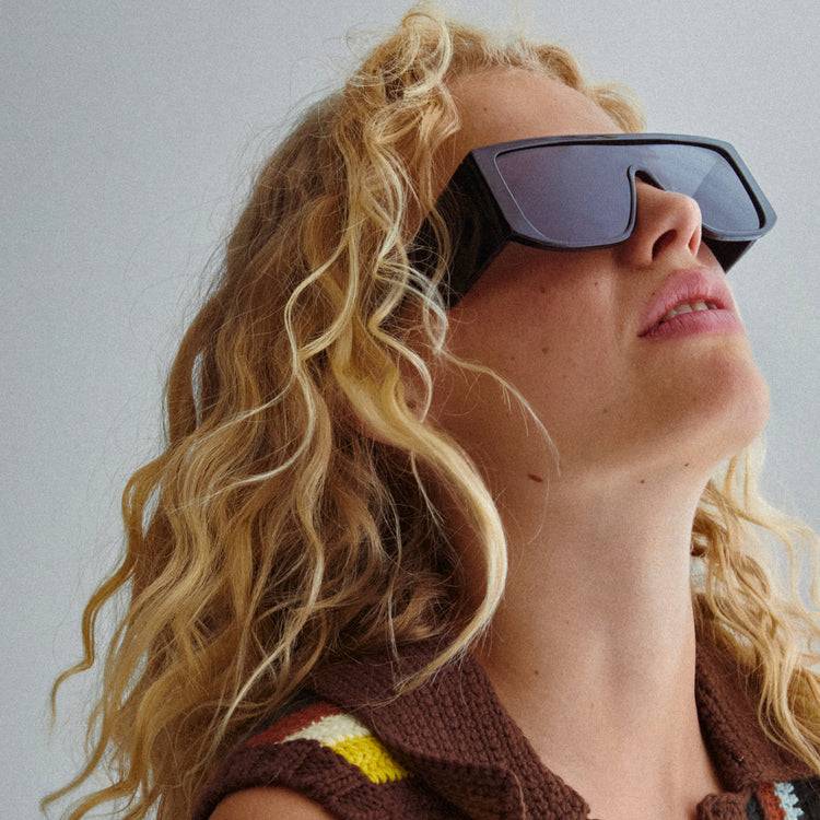 Pilgrim JOHARI Recycelte Sonnenbrille Schwarz