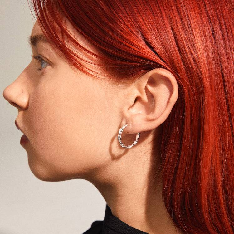 Pilgrim NAJA Recycelte Gedrehte Creolen, Versilbert