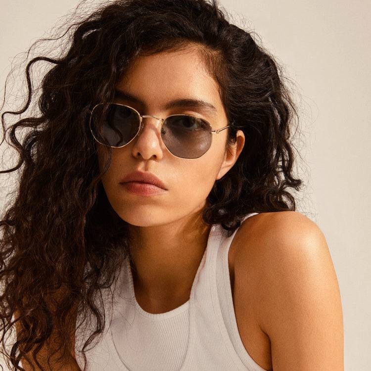 Pilgrim RYLAN Sonnenbrille Grau/Gold