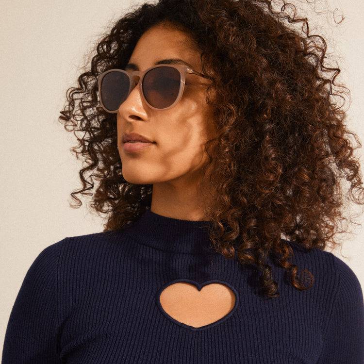 Pilgrim VANILLE Sonnenbrille Hellgrau/Gold