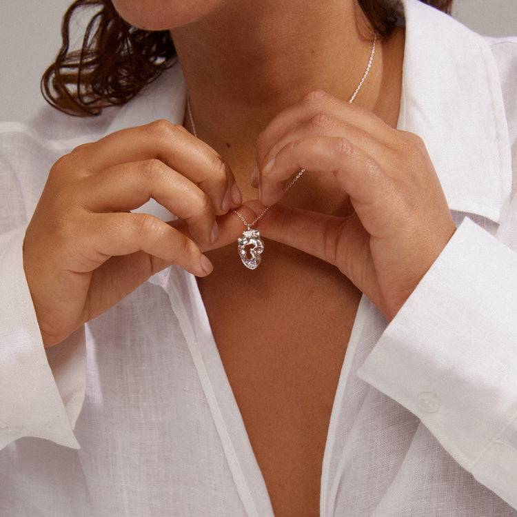 Pilgrim QUINN Recyc.Halskette, Organ. Geformter Anhänger, Versilbert