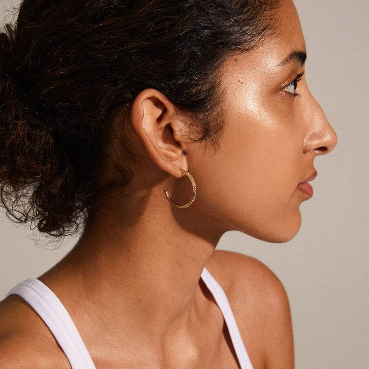 Pilgrim ROBERTA Recycelte Große Kristall-Halbcreolen, Vergoldet