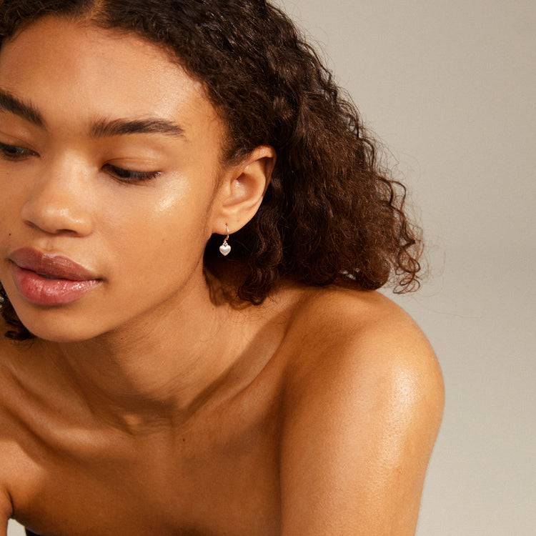 Pilgrim SOPHIA Recycelte Ohrringe Mit Herzanhänger, Versilbert