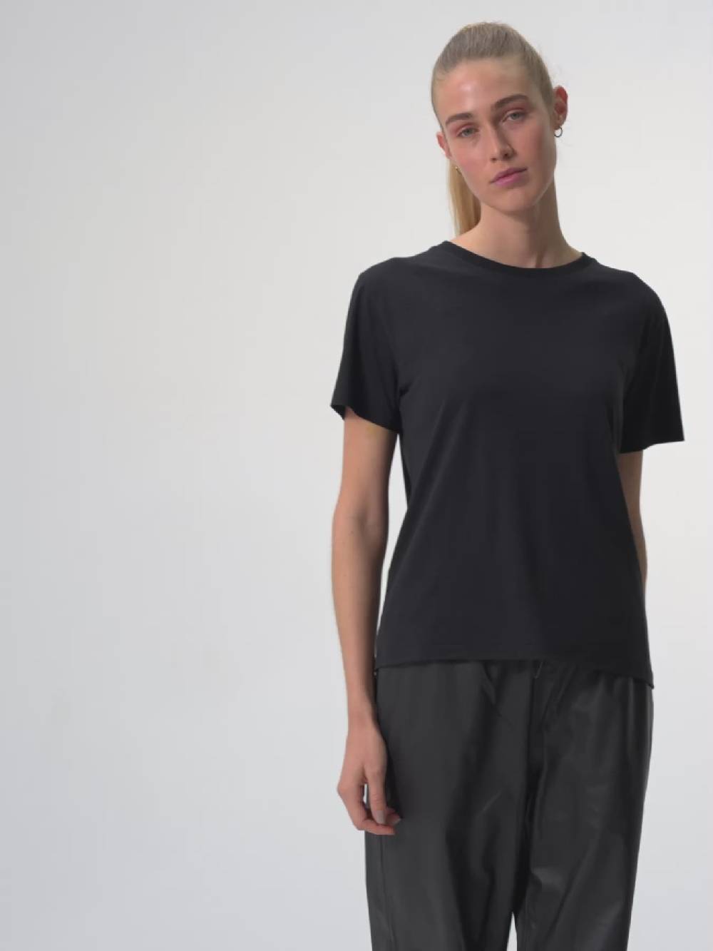 Pinqponq T-Shirt TENCEL™ - Wooden Black (Female)