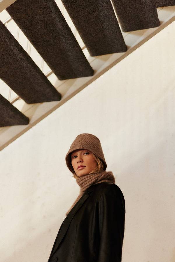 Prinz Berlin Kaschmir Bucket Hat Hand Crochet Beige