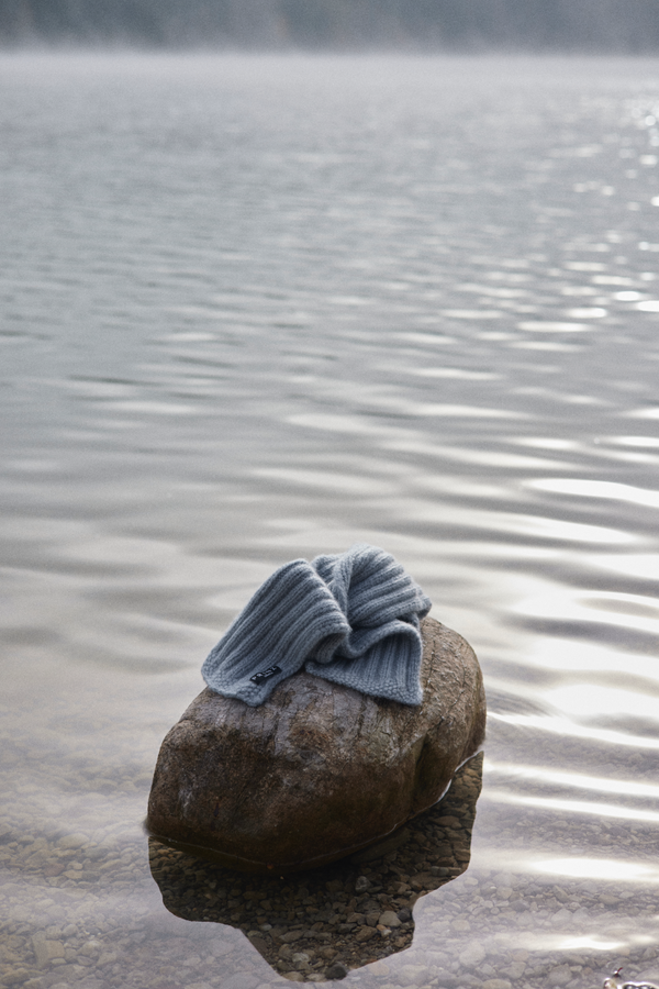 Prinz Berlin Kaschmir Kurzschal Hand Knit Kristallblau