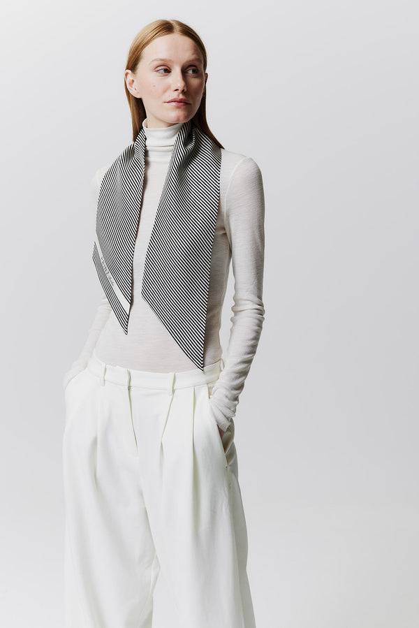 Prinz Berlin Seidenbandeau Stripes in Off-White