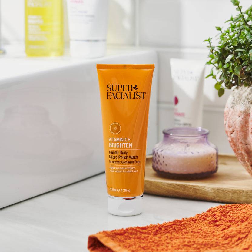Super Facialist Vitamin C Daily Gentle Micro Polish Wash (125ml)