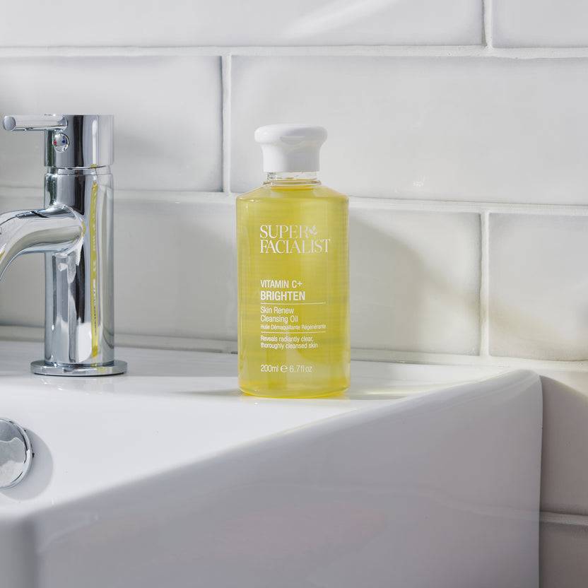 Super Facialist Vitamin C Skin Renew Cleansing Oil (200ml)
