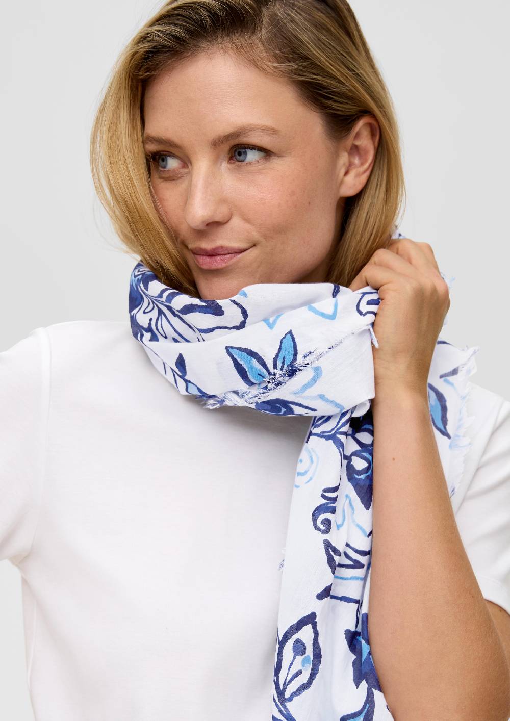 S.Oliver Baumwolltuch Mit Floralem Muster