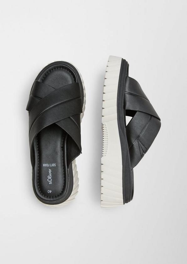 s.Oliver Pantoletten in Leder-Optik