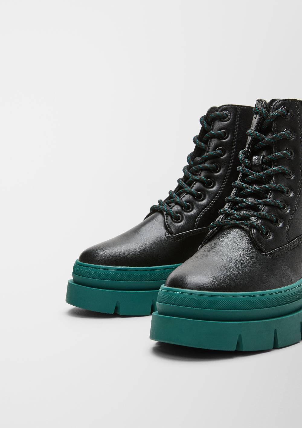 S.Oliver Stiefel Mit Kontrast-Sohle