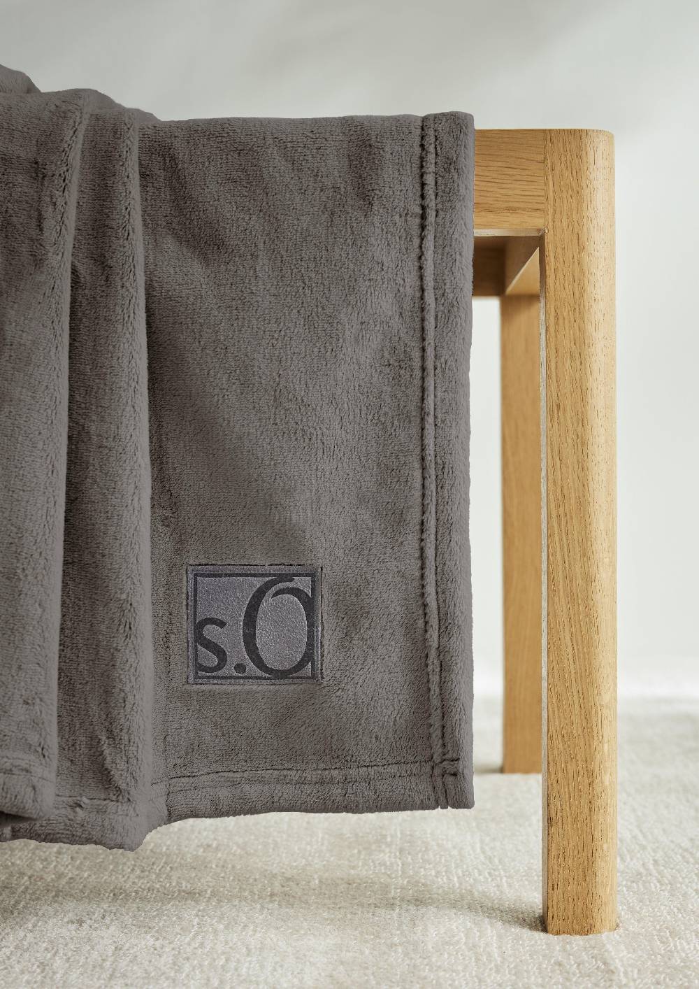 S.Oliver Weiche Decke Mit Logo-Detail