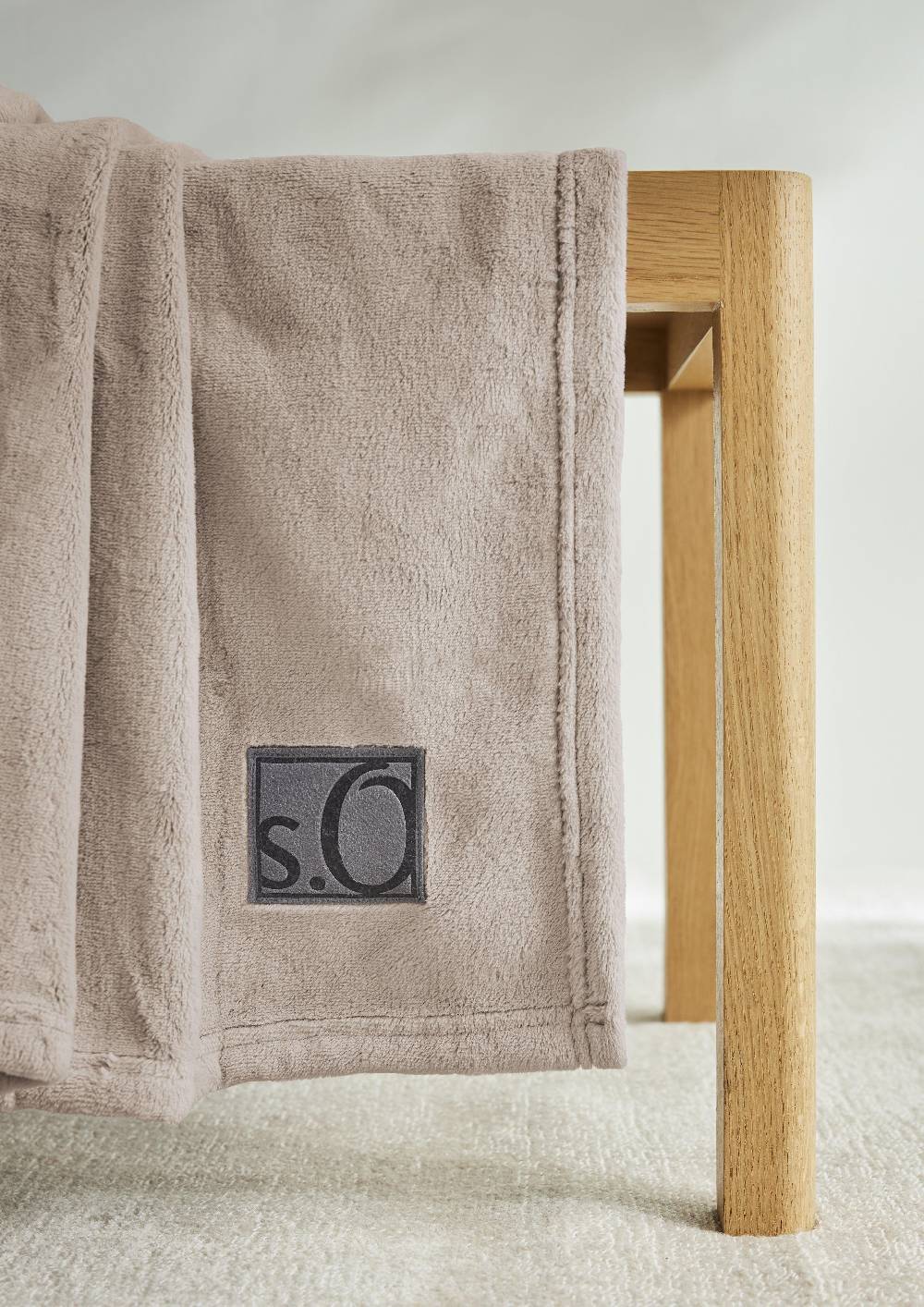 S.Oliver Weiche Decke Mit Logo-Detail