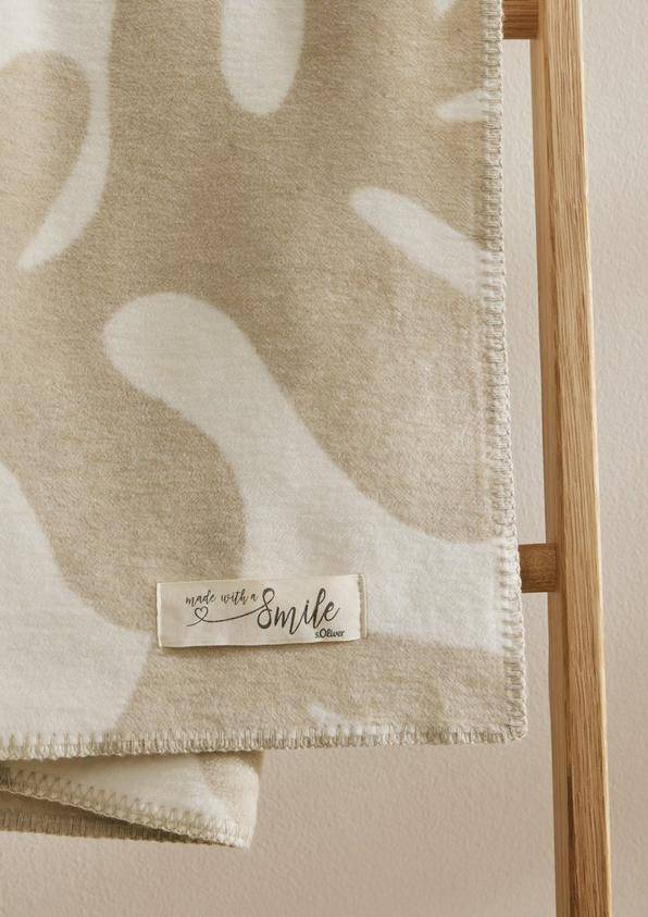 s.Oliver Weiche Jacquarddecke mit All-over-Print
