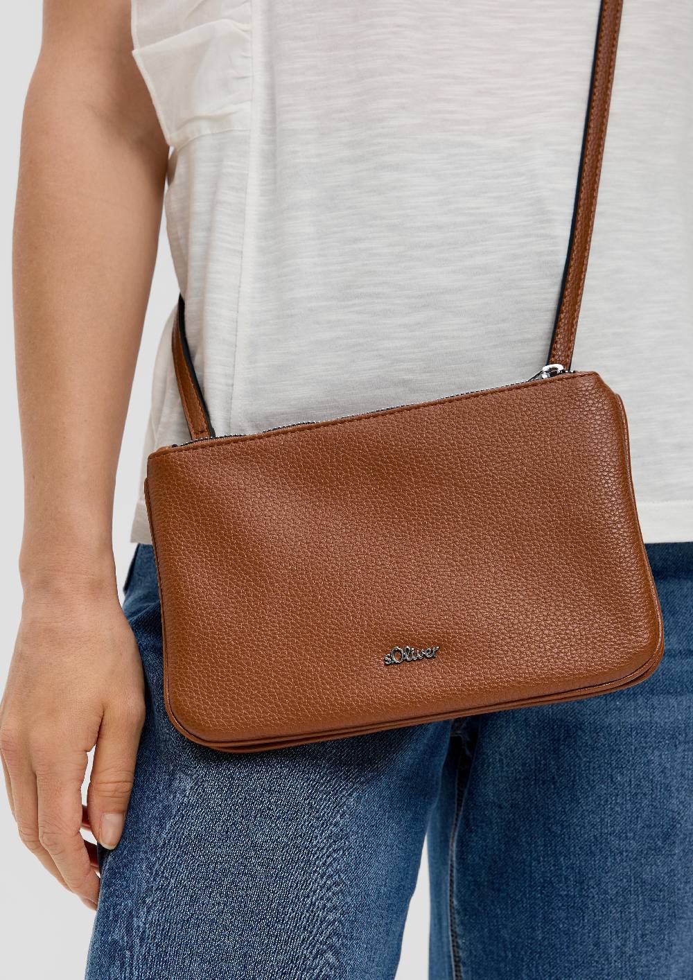 S.Oliver Schultertasche In Leder-Optik Mit Reißverschluss